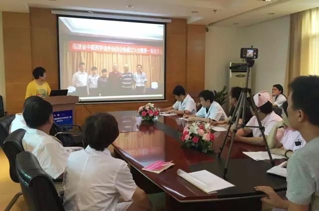 叶玲医生到医博,联手探索便秘之中医办法